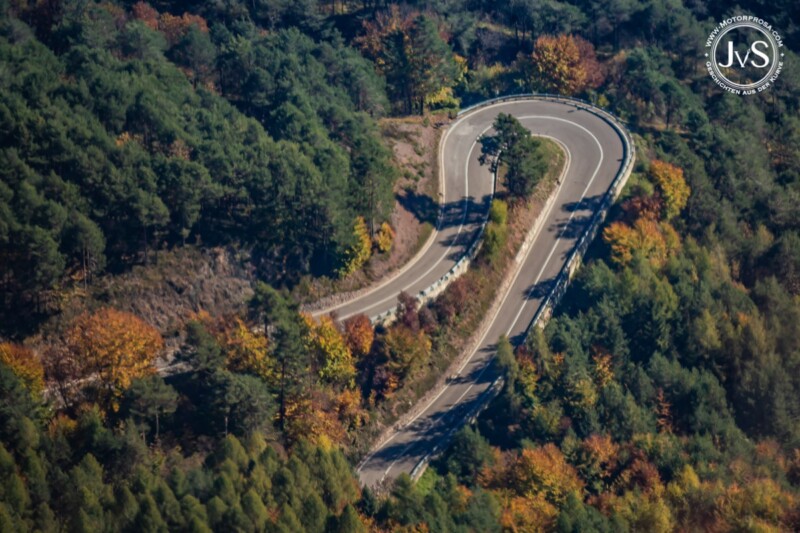 Das “Kurvenreich” – ein Teil des Weges zum Mendelpass Das “Kurvenreich” – ein Teil des Weges zum Mendelpass